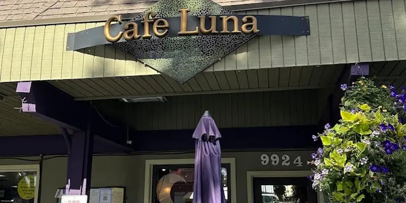 Cafe Luna